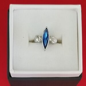 Sarah Coventry "Blue Night" Adjustable Ring With A Blue Rhinestone Marquis